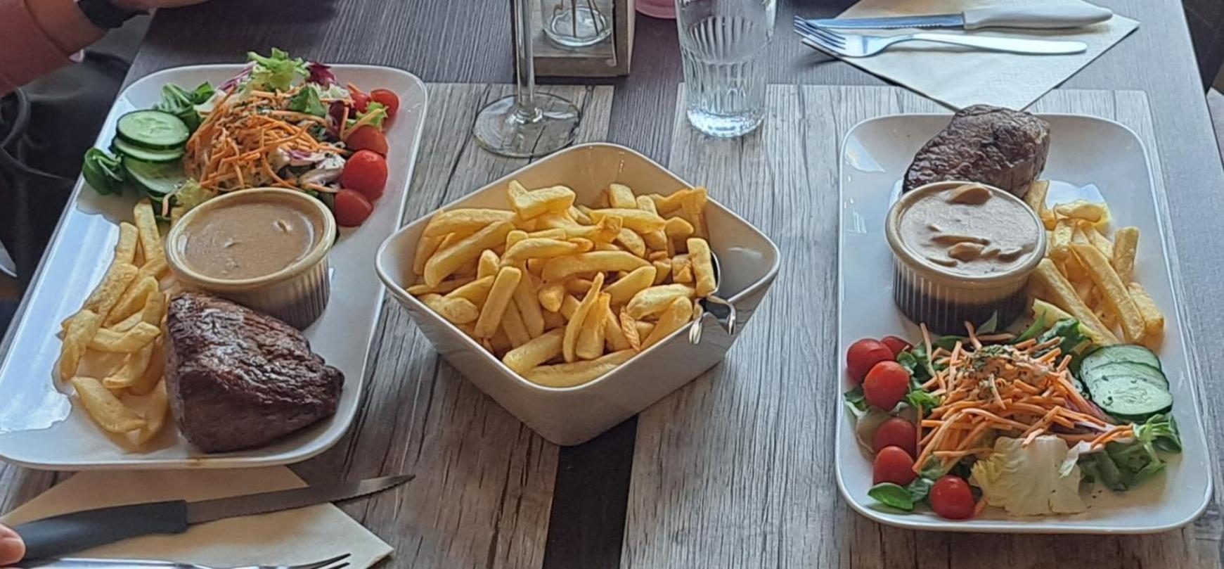Dikke Vriend , Herberg & Taverne Шини Екстериор снимка
