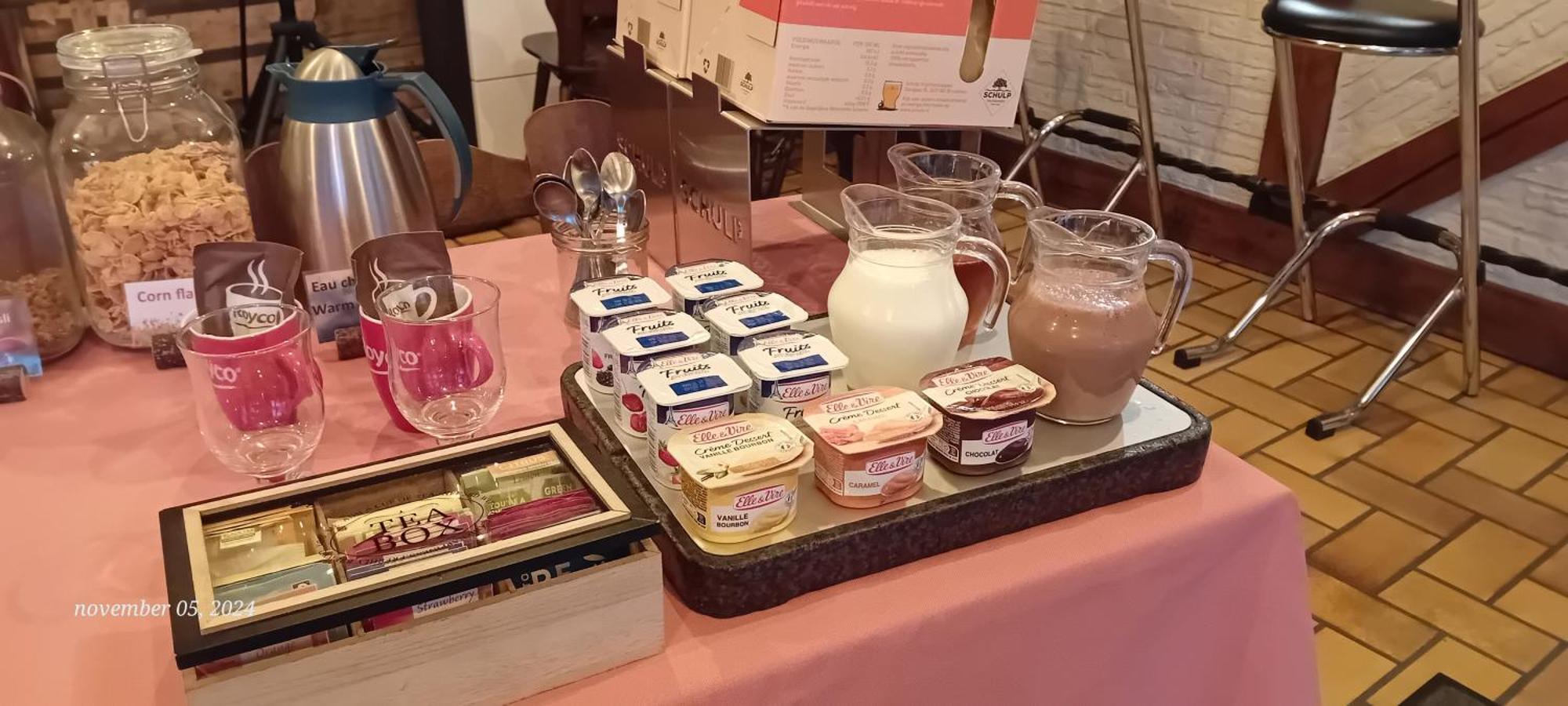 Dikke Vriend , Herberg & Taverne Шини Екстериор снимка